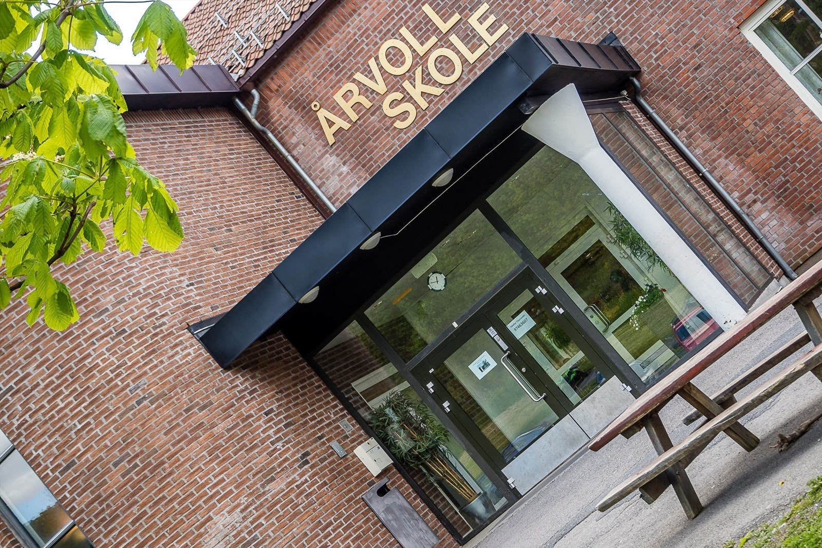 Kort vei til flere barnehager i området, samt Årvoll barne- og ungdomsskole som er en av boligens nærmeste naboer Galleribilde