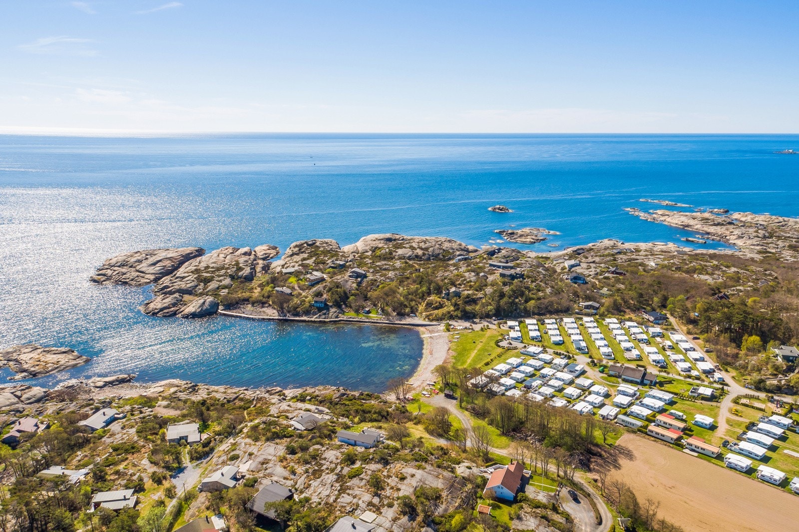 Foldvik Familiepark ligger en kort kjøretur unna, og aktivitetsparken passer perfekt for barnefamilier. Galleribilde