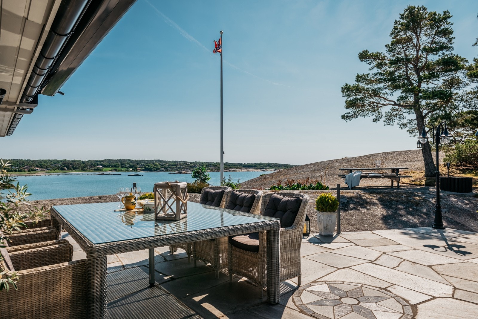 I tillegg til sin usjenerte og lune plassering, ligger hytta kun fem minutter unna Stavern sentrum Galleribilde