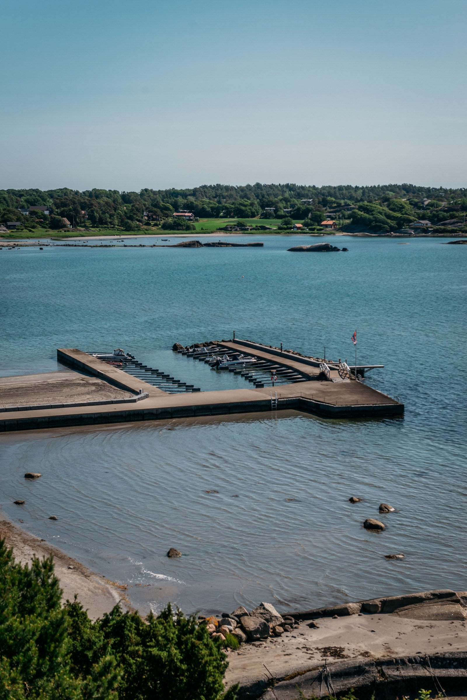 Her er du i barnevennlige omgivelser med bl.a badestrender med volleyballbane og lekeplass, aktivitetspark og mye mer. Galleribilde
