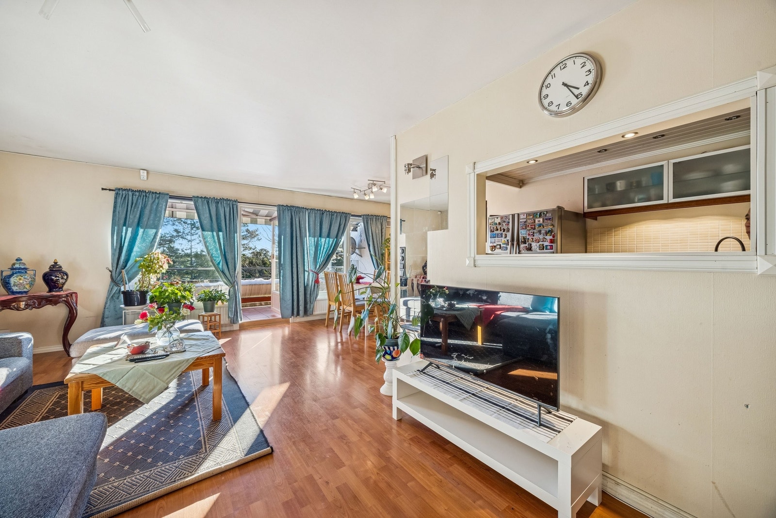 Stuen har en god utforming som gir gode møbleringsmuligheter Galleribilde