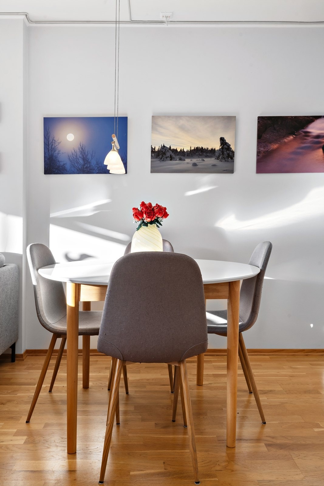 God plass til spisebord ved kjøkkenet. Galleribilde