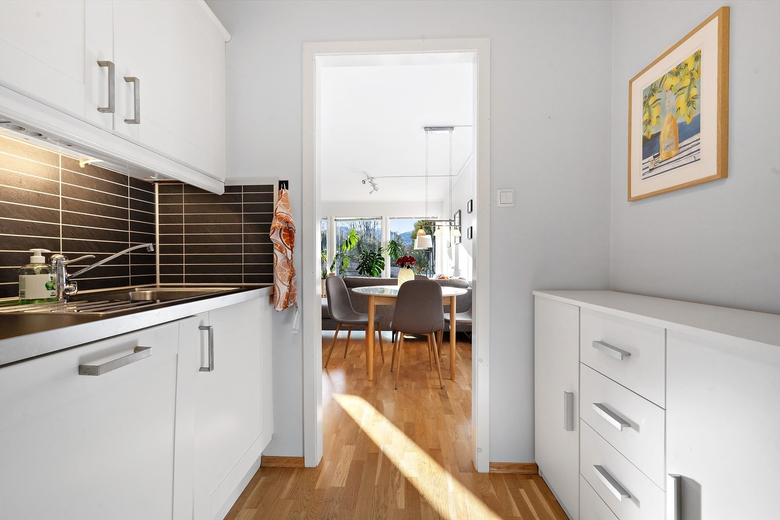 Fra kjøkken mot stue Galleribilde