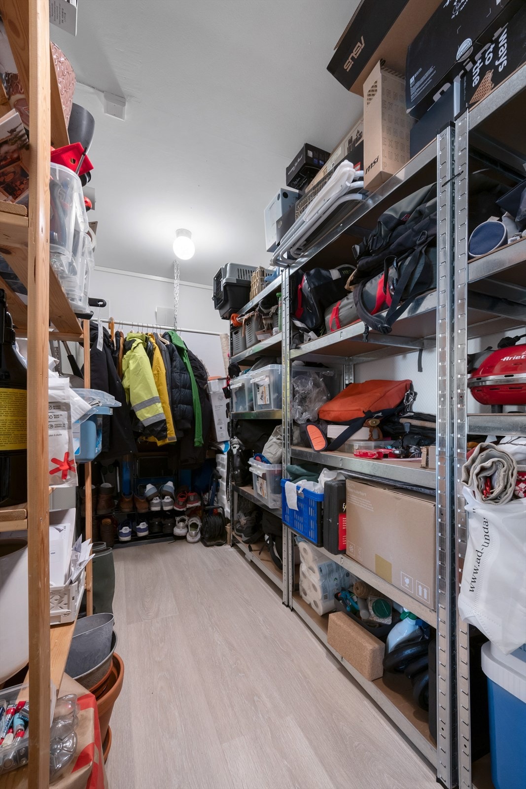 Romslig bod Galleribilde