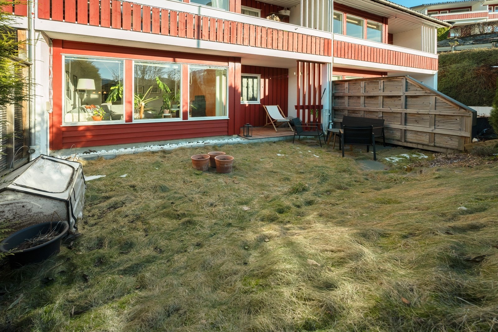 Her er det god plass til diverse utemøbler. Galleribilde