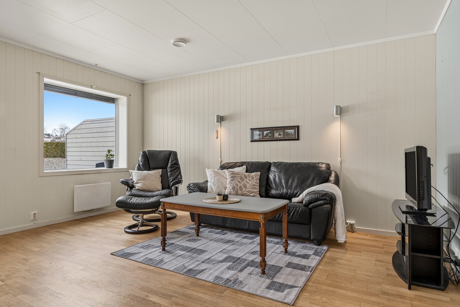 Godt med lysinnslipp fra stuevindu. Galleribilde