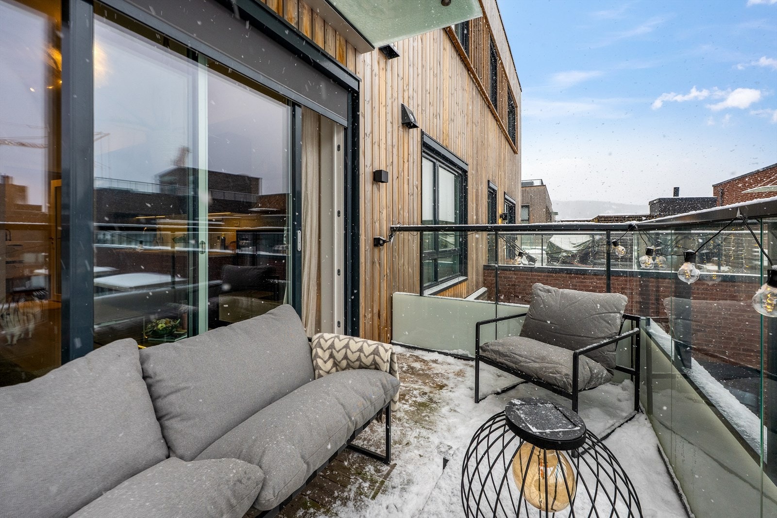 Her kan man invitere venner og familie til hyggelige kvelder i sommerhalvåret. Galleribilde