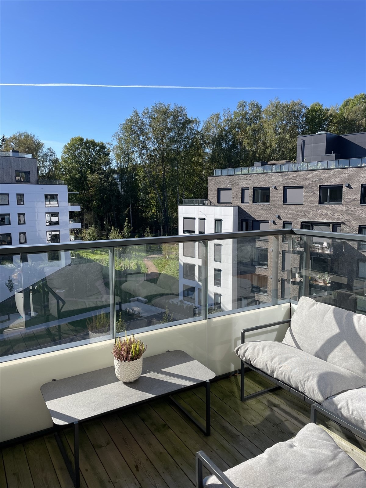 Selgers bilde av balkongen i sommerhalvåret. Galleribilde