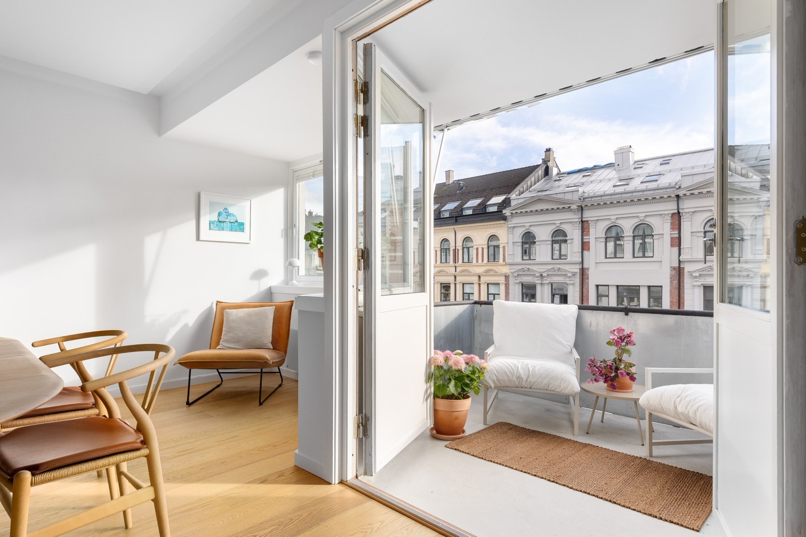 Doble dører til sydvendt balkong Galleribilde