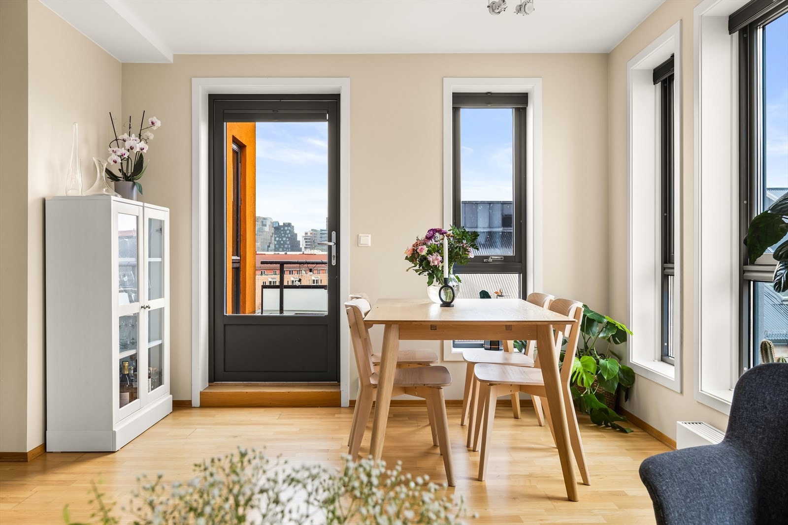 Fra stuen er det utgang til en flott balkong Galleribilde