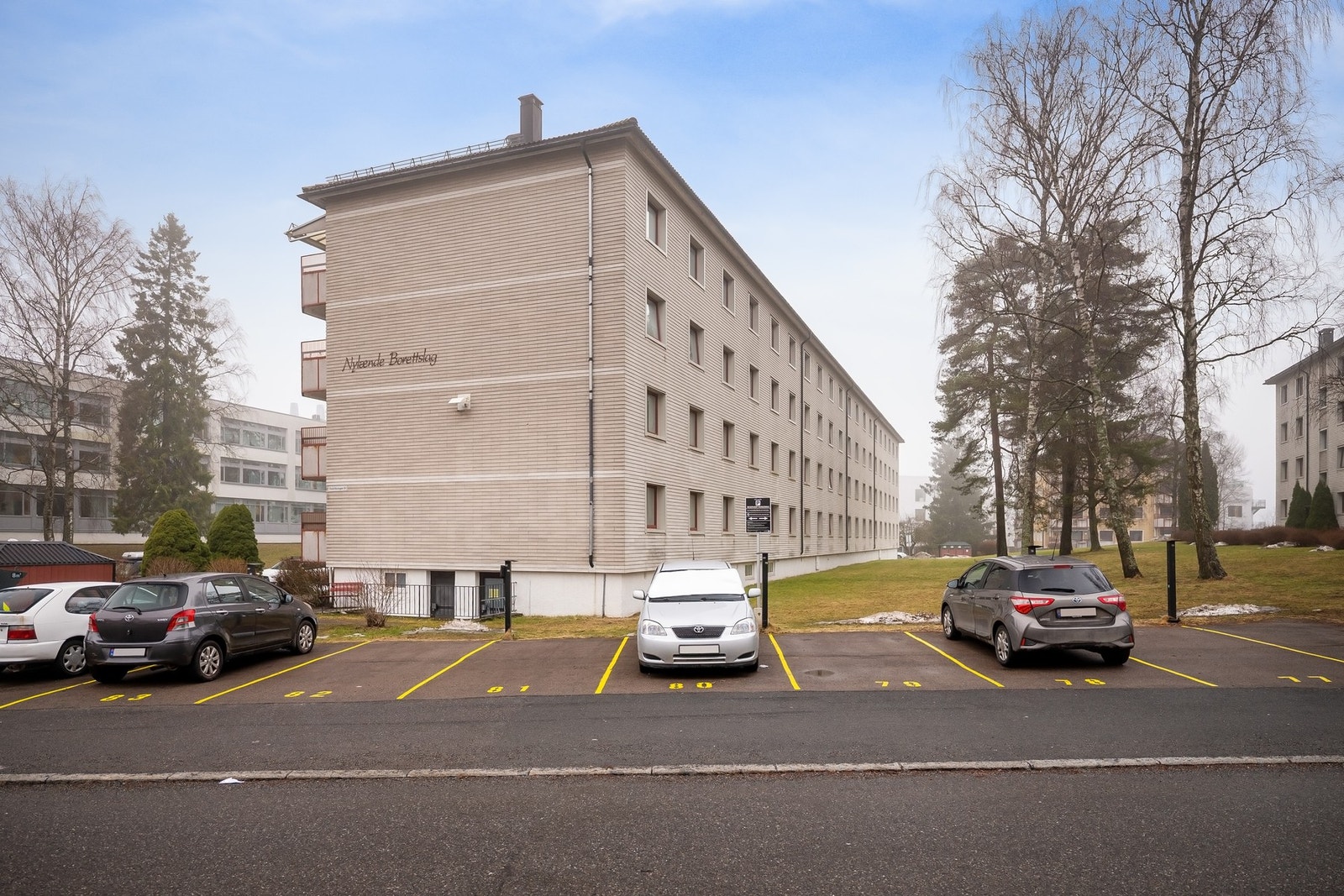 Parkering leies ut etter venteliste i borettslaget Galleribilde