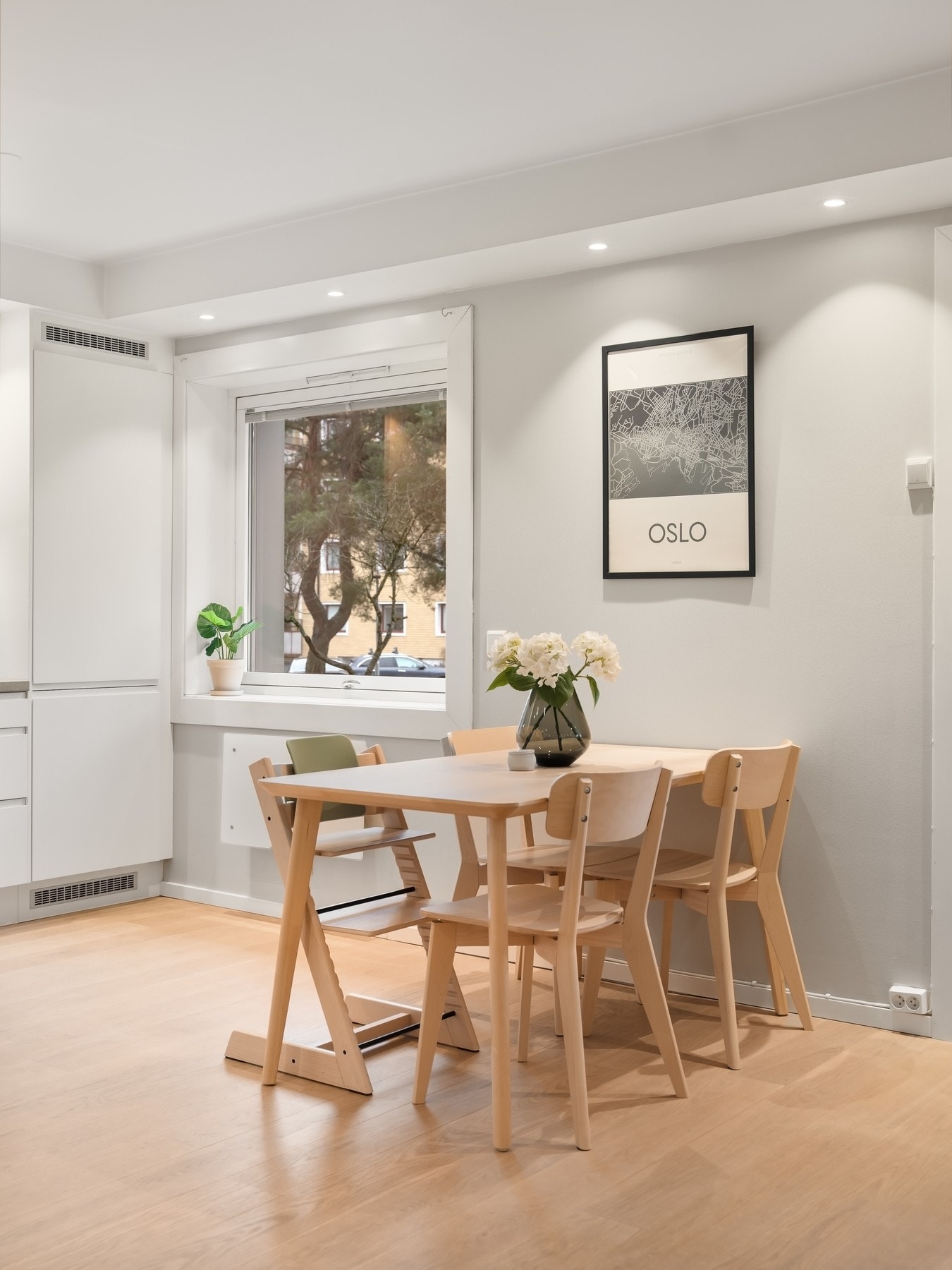 Godt opplyst med LED downlights gjennom hele leiligheten Galleribilde