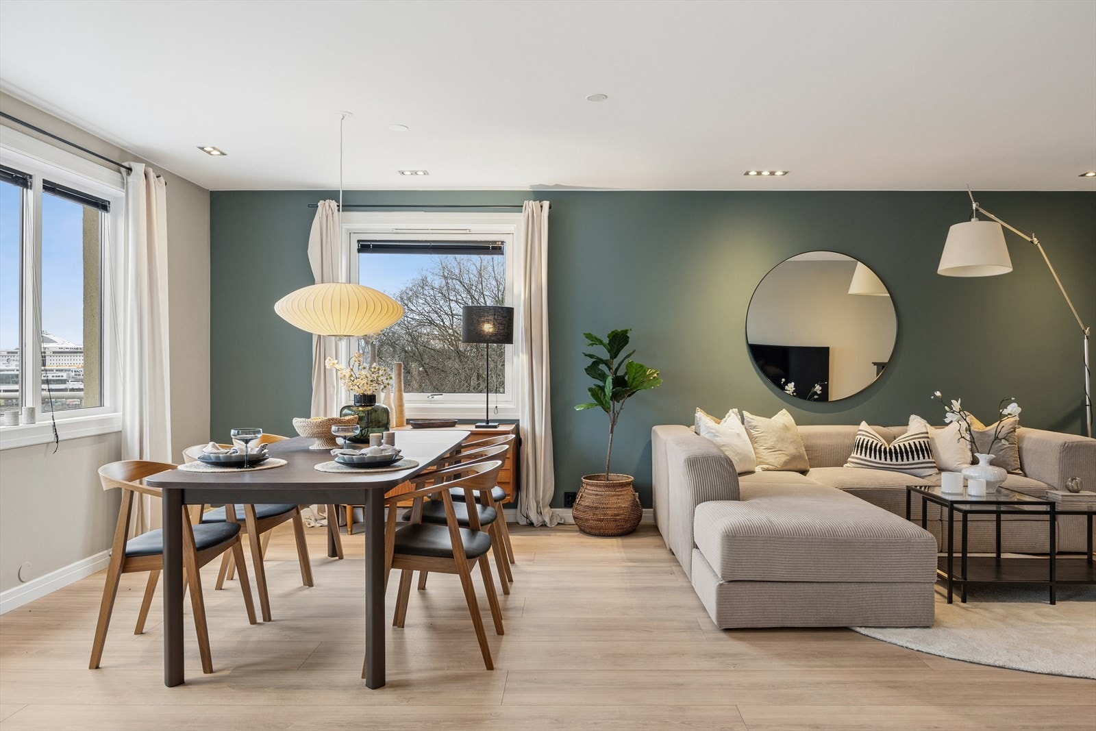 Lysinnslipp fra to sider gir godt med naturlig dagslys. Galleribilde