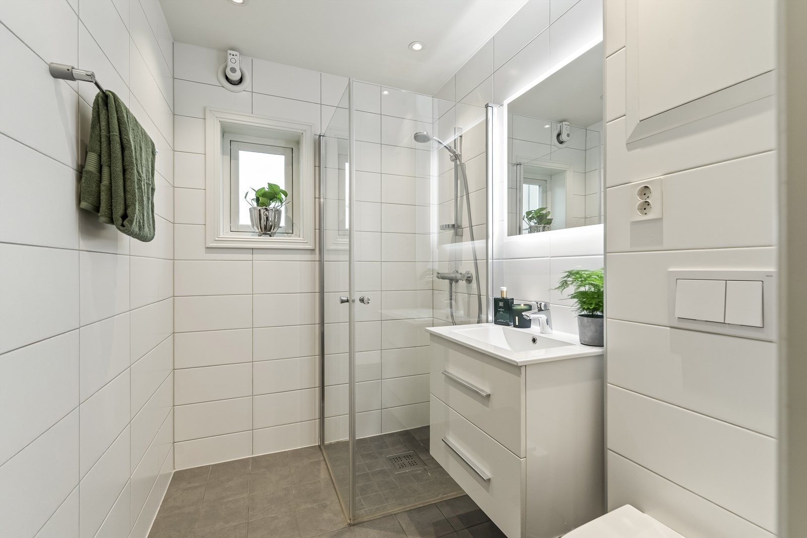 Badet ble totalrenovert i regi av borettslaget i 2020 og holder en høy, moderne standard. Galleribilde