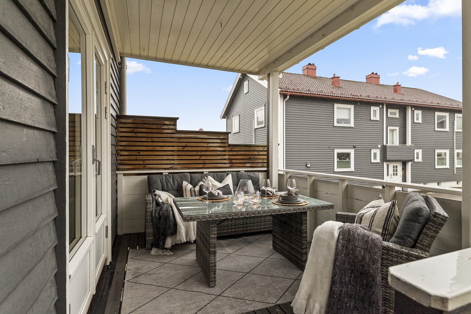 En stilfull og betydelig oppgradert 2-roms andelsleilighet med en svært sentral beliggenhet på Træleborg! Galleribilde