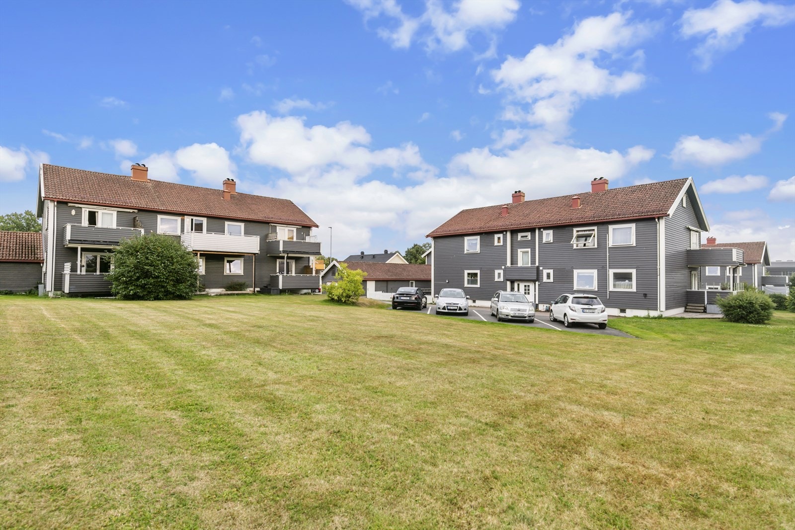 Fra leiligheten er det kun en kort spasertur til Kilen handelsområde, hvor du finner et bredt utvalg av butikker, inkludert Meny, Rema 1000 og apotek, i tillegg til kino, bowling og arcade. Galleribilde