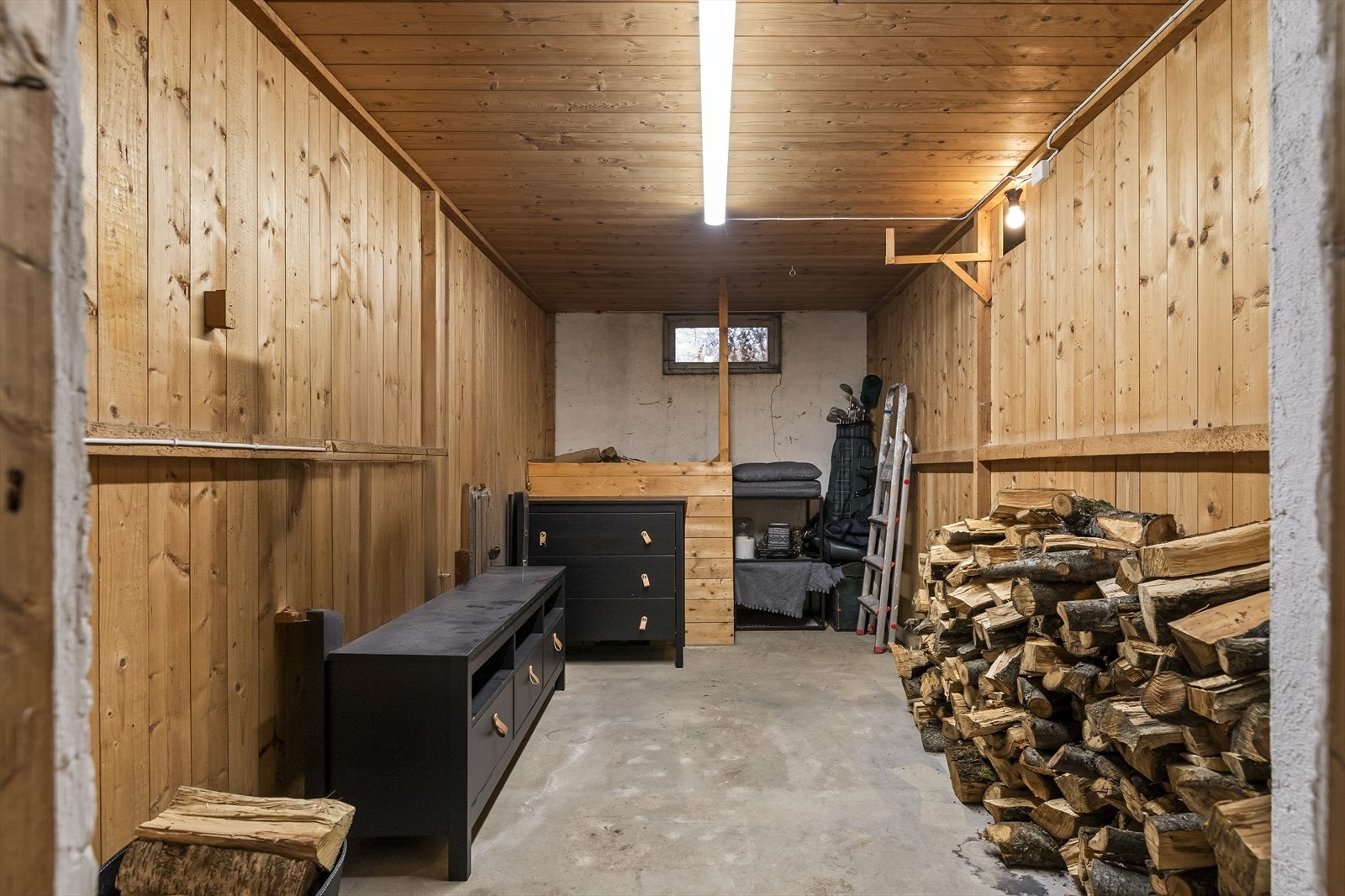 To store boder i kjeller. Én bod på loftet. Galleribilde