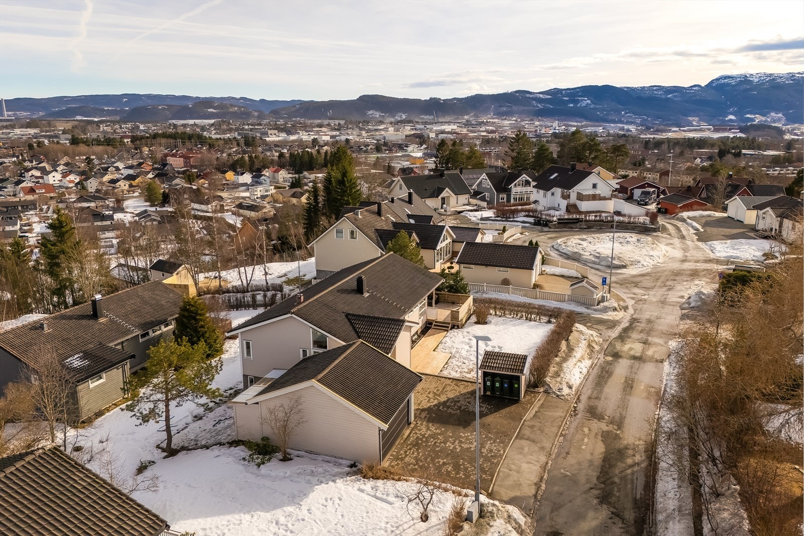 Velkommen til visning! Kontakt megler på 400 57 027 dersom oppsatt visning ikke passer. Galleribilde