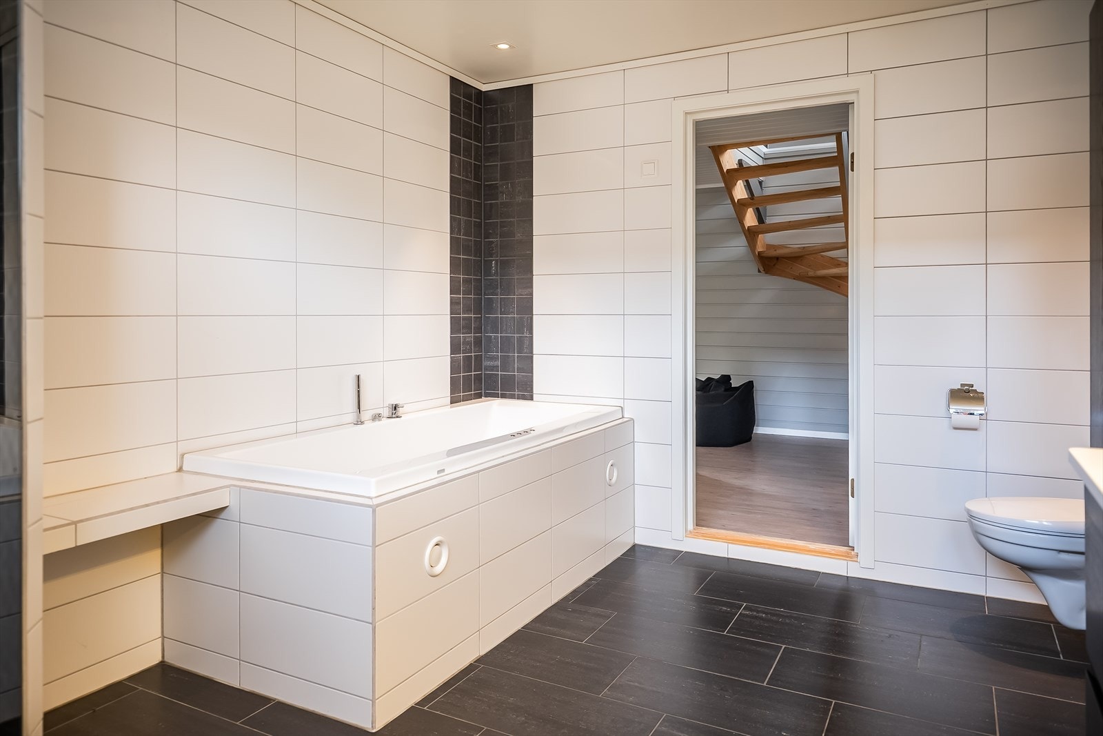 Badet ble oppført i 2011 og holder en gjennomgående pen standard. Galleribilde