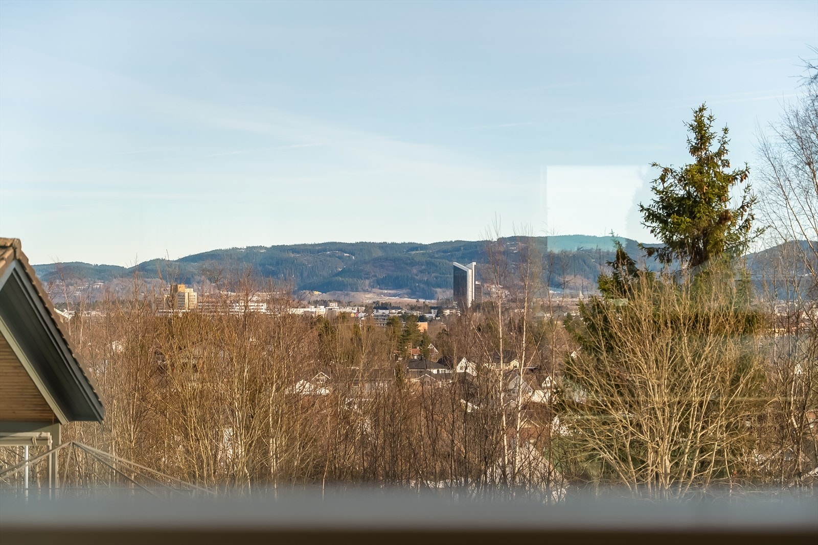 Denne utsikten har du både fra stue og terrasse. Galleribilde