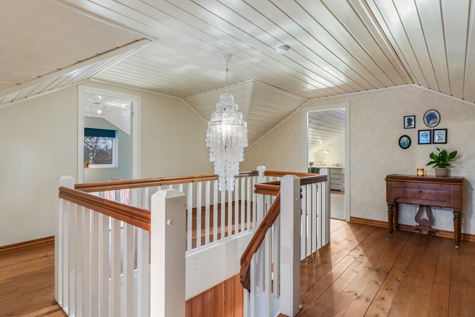 I denne etasjen blir man møtt av en stor gang, som opprinnelig var en loftstue. Galleribilde
