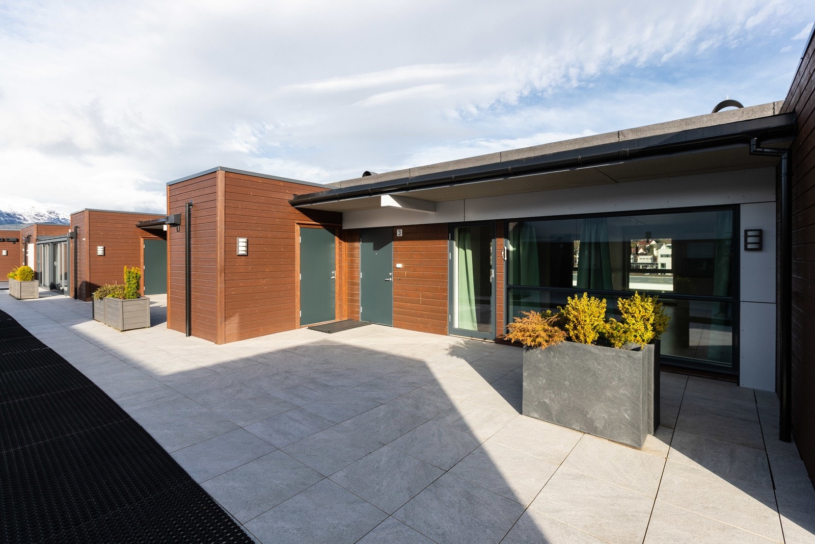 Pen leilegheit i sameige i Sandane sentrum Galleribilde