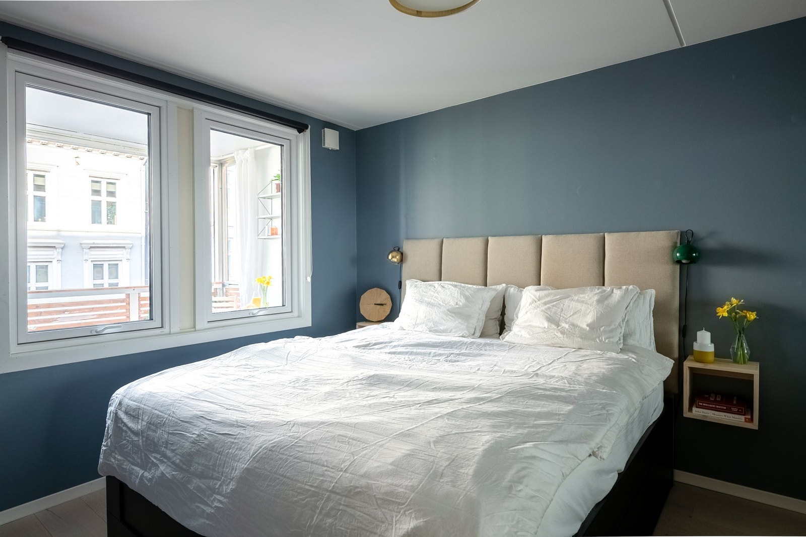 Soverommet har en god størrelse og fremstår som et rolig og komfortabelt rom med gode møbleringsmuligheter. Galleribilde