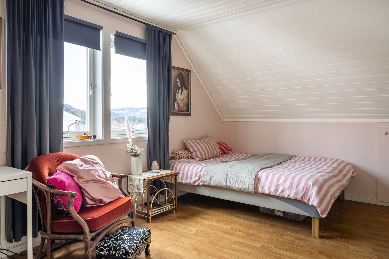 Det ene soverommet er på hele 15,6 kvm. Galleribilde