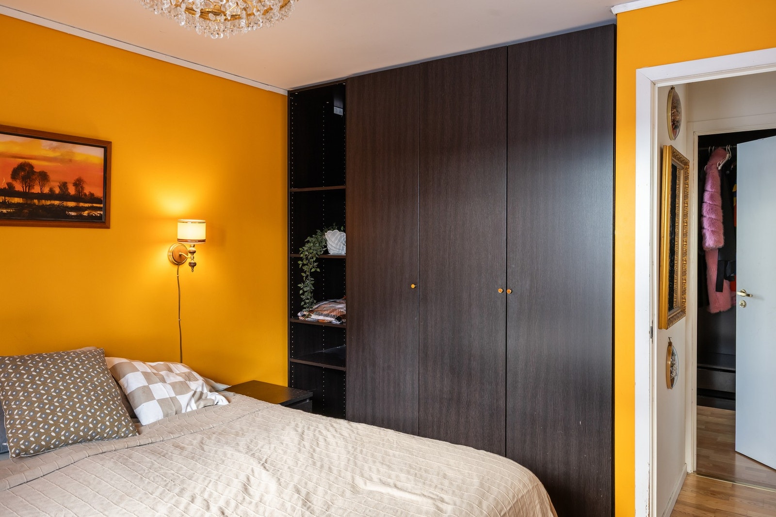 Godt med garderobeskap. Galleribilde