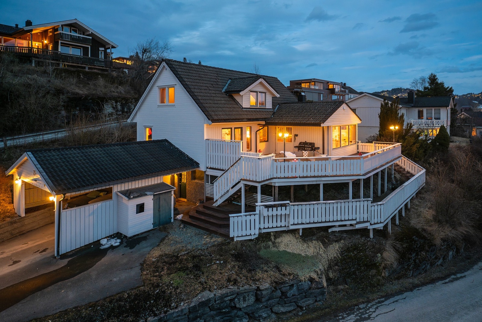 PrivatMegleren v/Torstein Nordby har gleden av å presentere Bjørnhaugen 15, en stor enebolig beliggende i en barnevennlig og rolig gate. Galleribilde