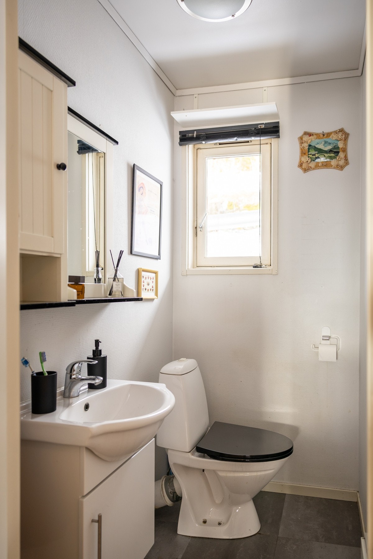 Separat toalettrom. Det er klargjort for et bad nr 2 i sokkeletasjen. Galleribilde