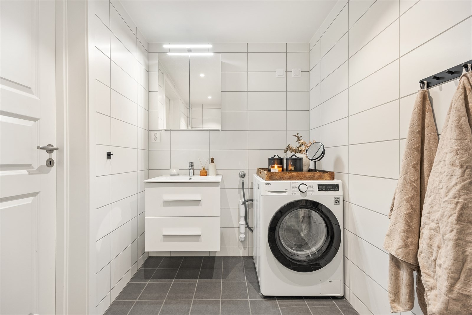 Det er opplegg for vaskemaskin og tørketrommel. Galleribilde