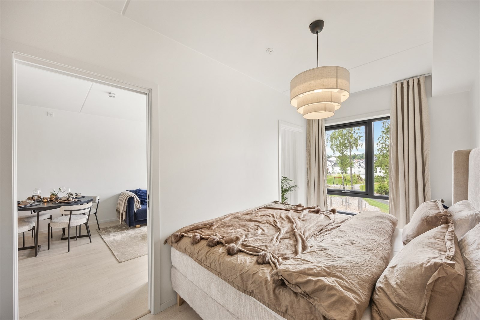 Soverommet er lunt og skjermet, med plass til dobbeltseng og garderobe. Galleribilde