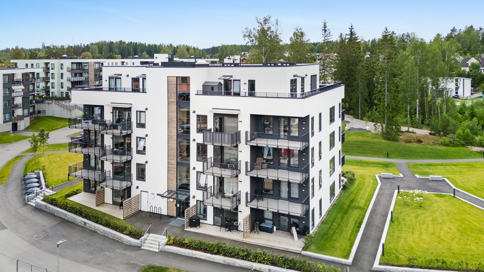 Bygget fra 2022 utstråler kvalitet med pussystemer og solide betongkonstruksjoner. Galleribilde