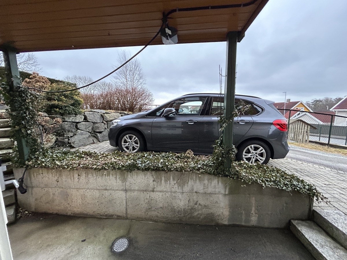 Parking and entry Galleribilde