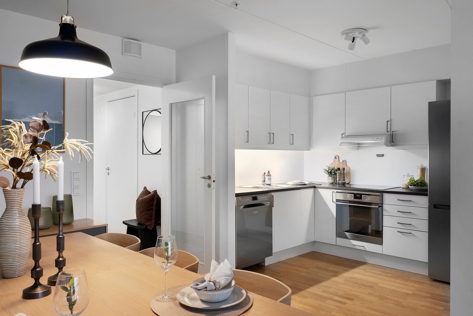 Stue og åpen kjøkkenløsning Galleribilde