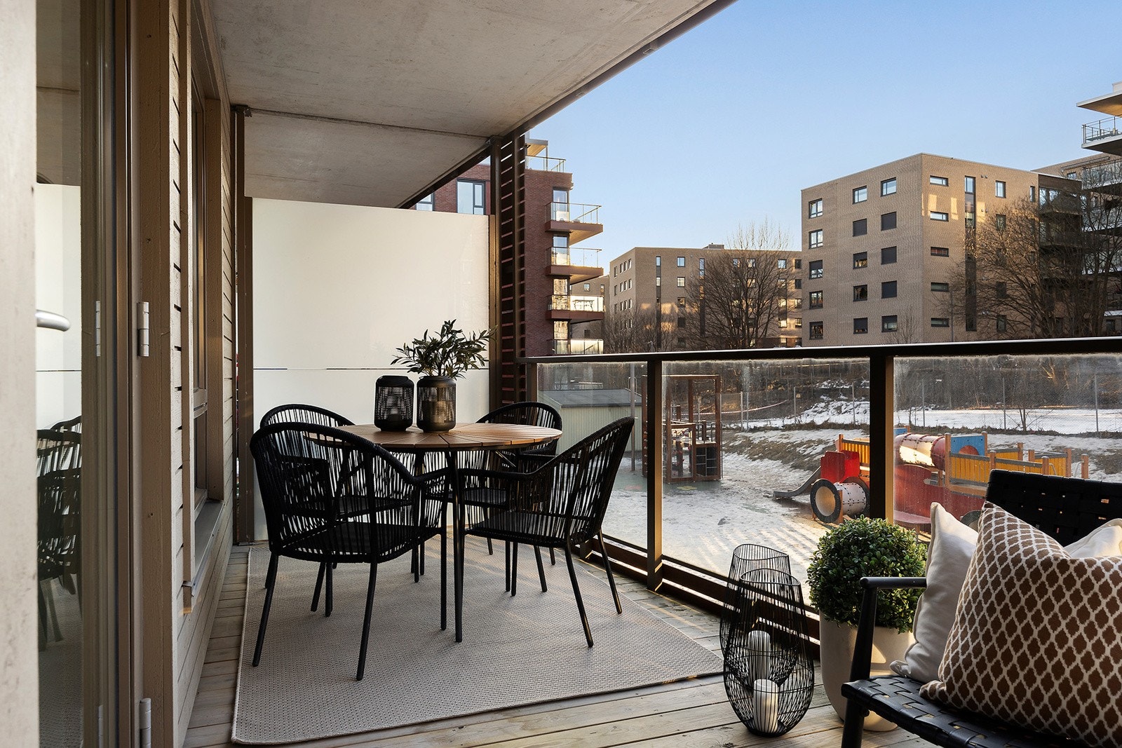 Flott beliggenhet med stor vest-nordvestvendt balkong på hele 11 kvm Galleribilde