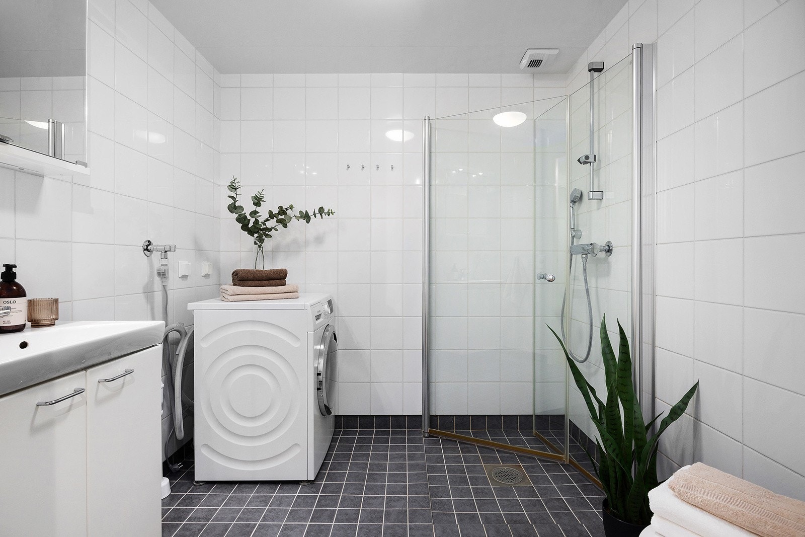 Pent flislagt baderom Galleribilde