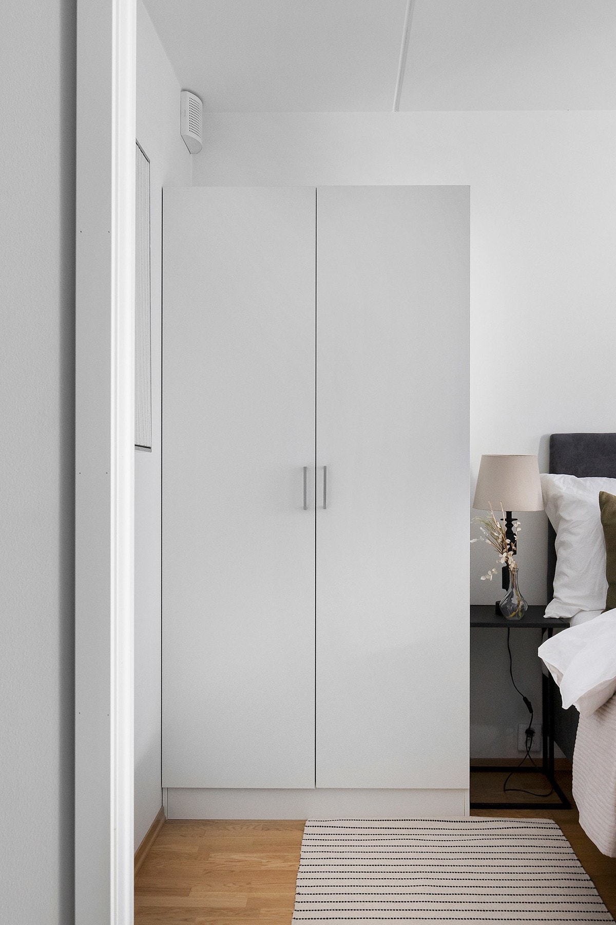 Soverommet er utstyrt med garderobeskap Galleribilde