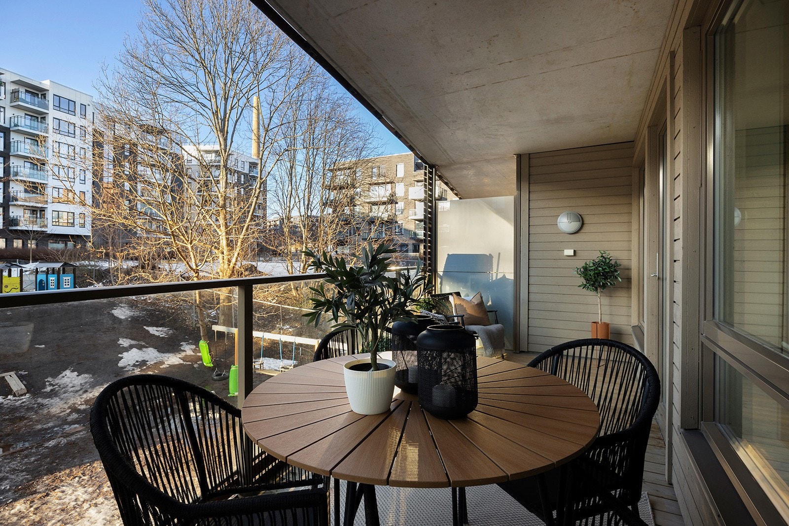 Balkongen har god størrelse og er utstyrt med belysning og strømuttak Galleribilde