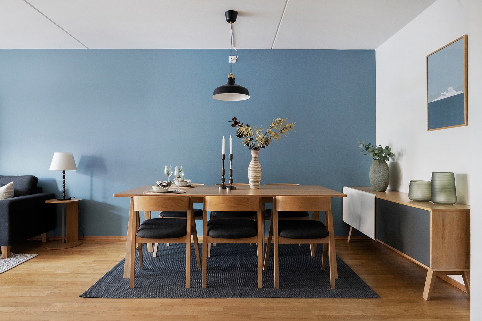 Fin plass til hyggelig spisestuebord Galleribilde