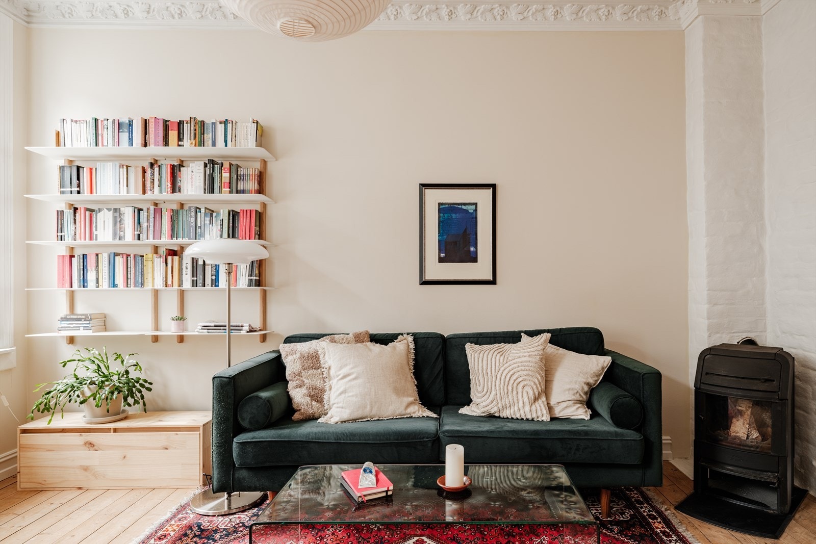 Dette er en sjarmerende 2-roms med sentral, men tilbaketrukket, beliggenhet på Torshov. Galleribilde