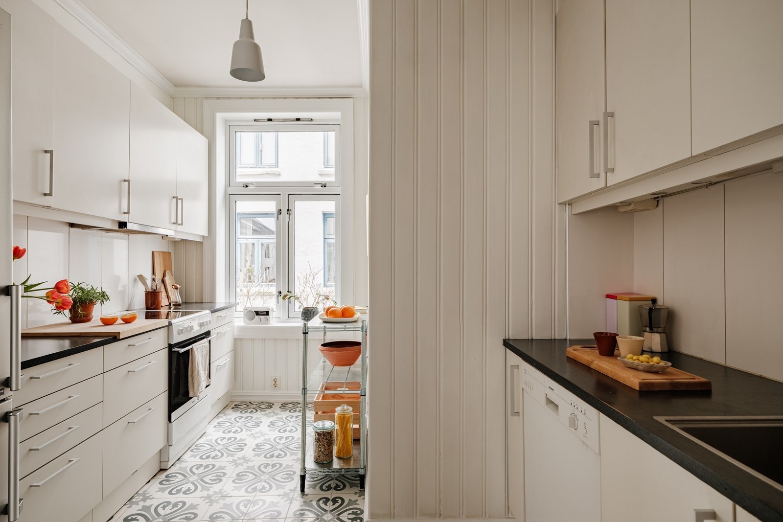 Leiligheten har separat kjøkken. Galleribilde