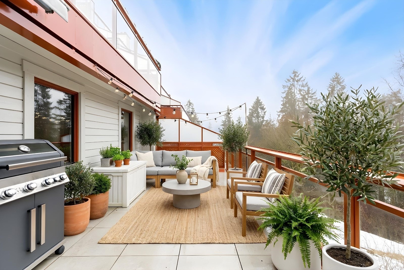 Digital styling* Leiligheten har en stor, sydvestvendt terrasse på ca. 30 m² med svært gode solforhold. Galleribilde