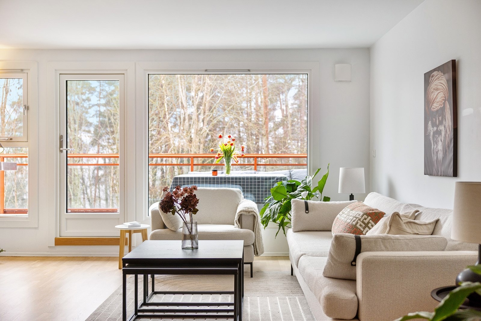 Nye vinduer, balkongdør og ytterdør ble installert i 2025. Galleribilde