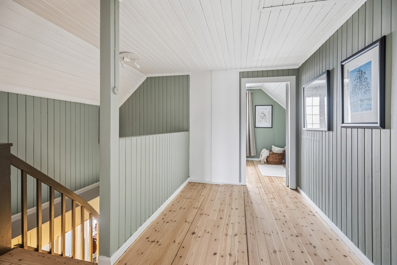 Romslig gang i 2. etasje Galleribilde