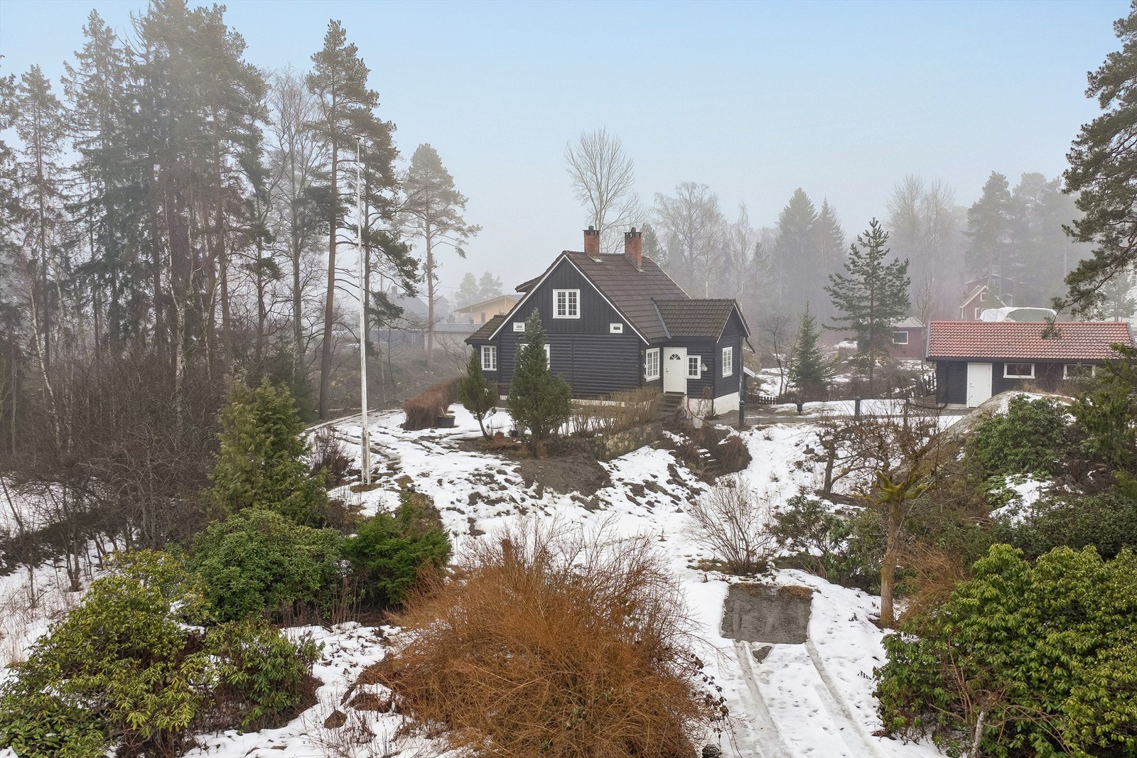 Tomten er opparbeidet med ........................ Galleribilde