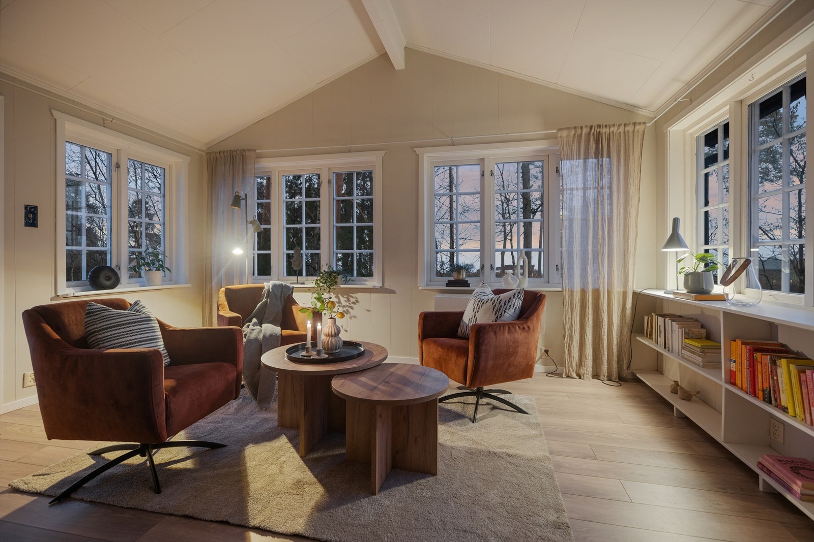 Her er det hyggelig å sitte på kvelden med en kaffekopp og en god bok. Galleribilde