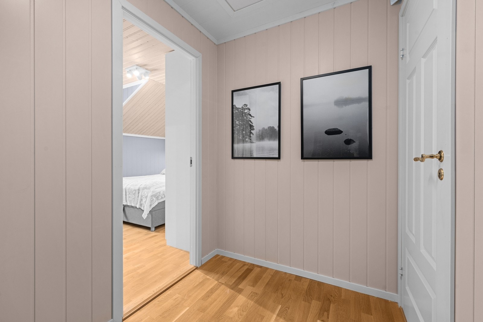 Gangen gir adkomst til alle rommene i etasjen. Galleribilde