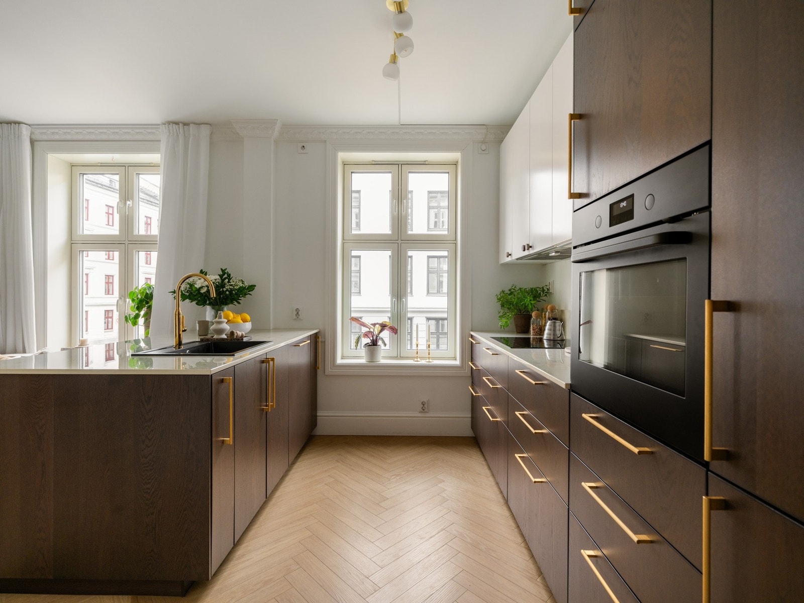 Her har du raust med skap- og benkeplass! Galleribilde